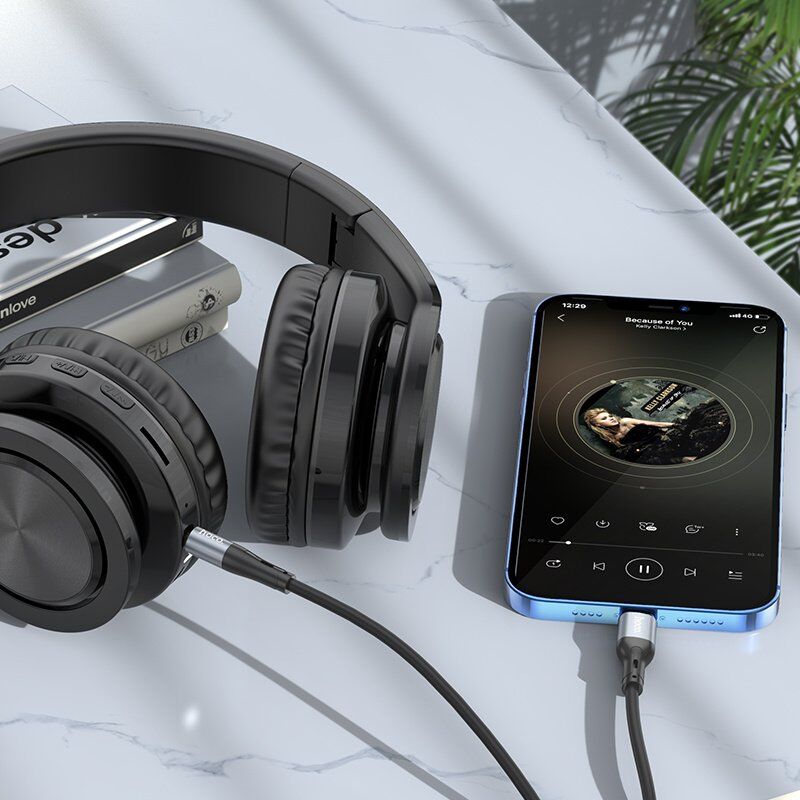 Аудіокабель HOCO UPA22 Silicone 3,5 мм штекер (папа) на Lightning штекер (папа), 1 метр, чорний Аудіокабель HOCO UPA22 Silicone 3,5 мм штекер (папа) на Lightning штекер (папа), 1 метр, чорний