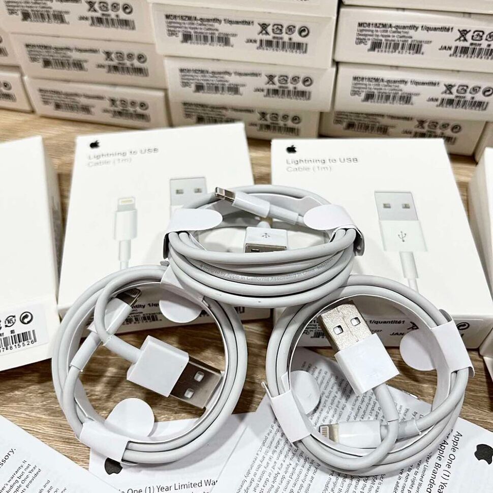 Кабель USB для iPhone FOXCONN USB - Lightning 1 метр (MD818ZM/A) в упаковке