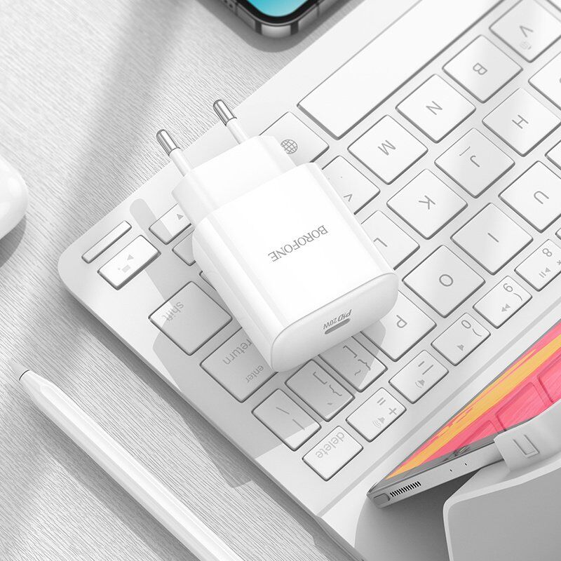 Мережевий зарядний пристрій BOROFONE BA81A TYPE-C PD 20W, білий Мережевий зарядний пристрій BOROFONE BA81A TYPE-C PD 20W, білий